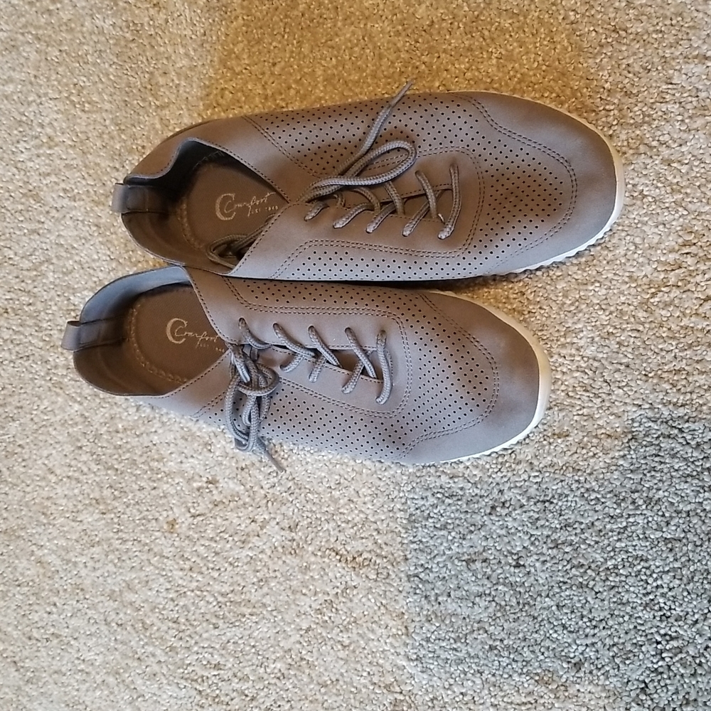 Comfort tennis shoes sized 9 grey
